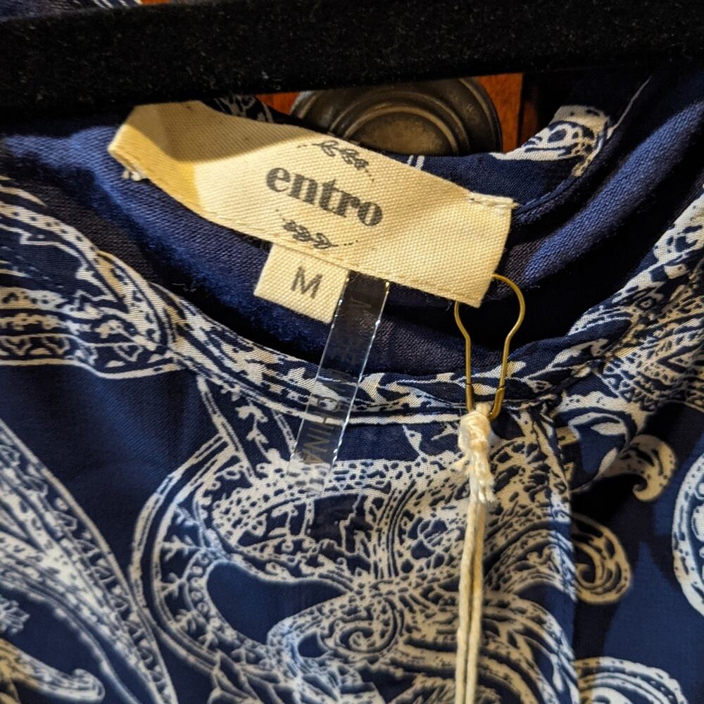 Entro Navy Paisley Cold Shoulder Bell Sleeve Boho Blouse NWT Size Medium - Picture 3 of 10